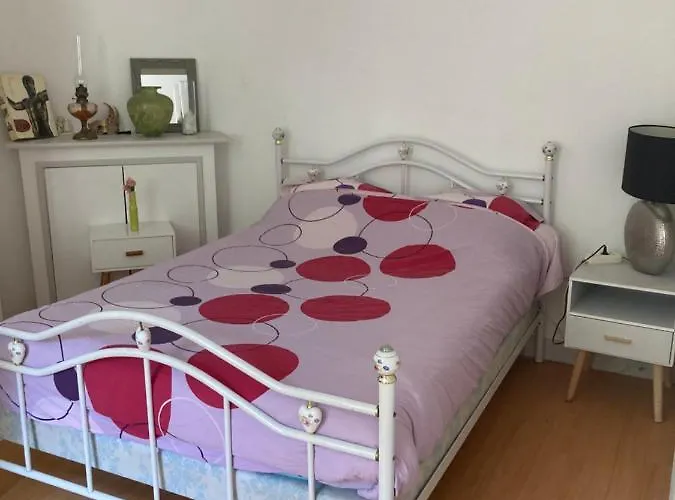 Charmant Logement Entre Ville Et Campagne.